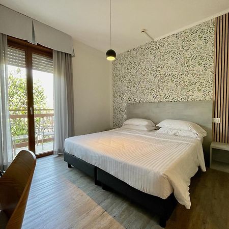 B City Hotel Bardolino Ngoại thất bức ảnh