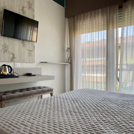 B City Hotel Bardolino Ngoại thất bức ảnh