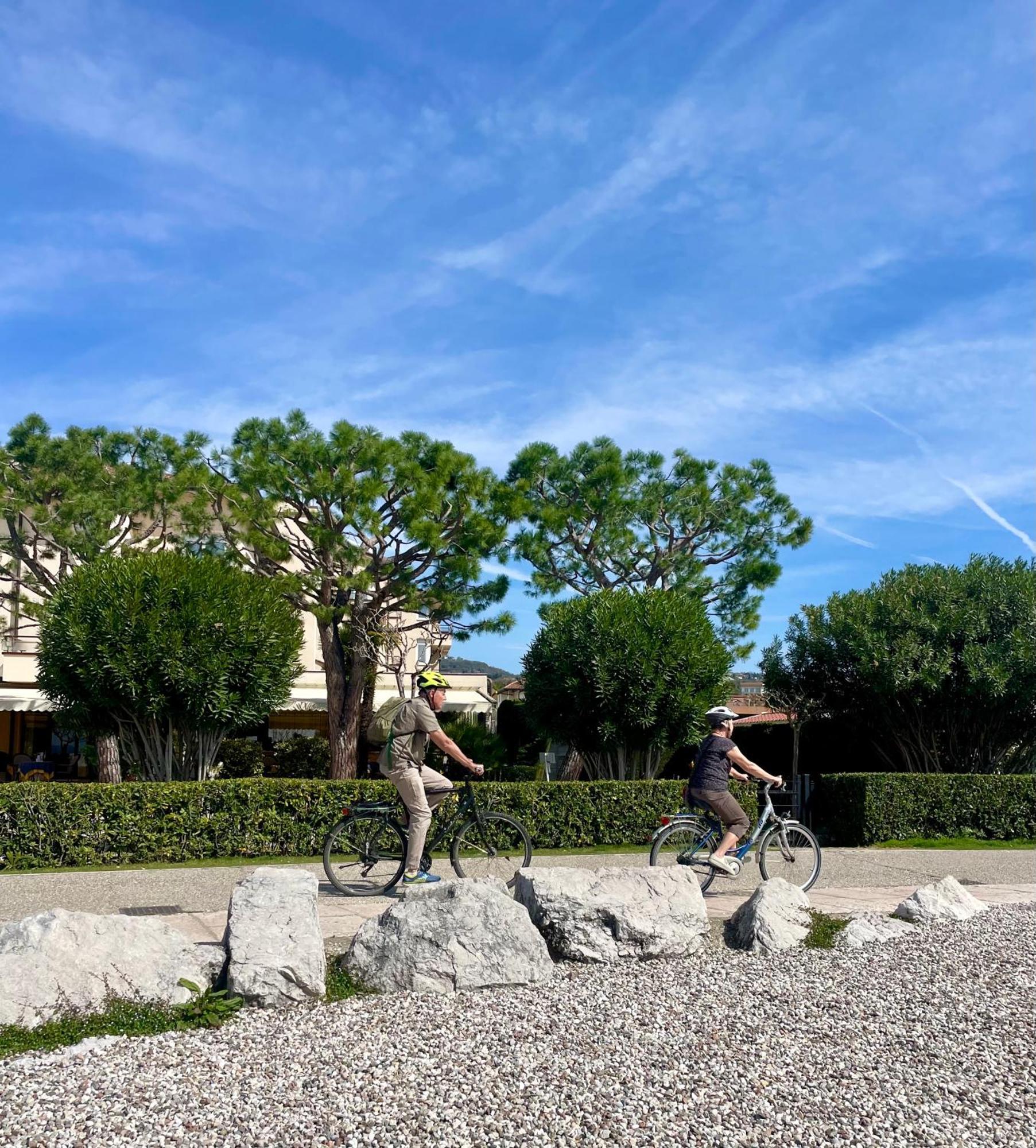 B City Hotel Bardolino Ngoại thất bức ảnh