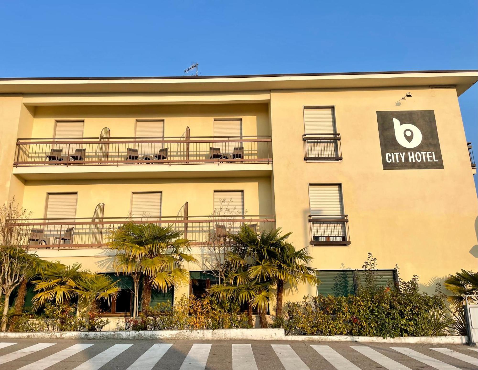 B City Hotel Bardolino Ngoại thất bức ảnh