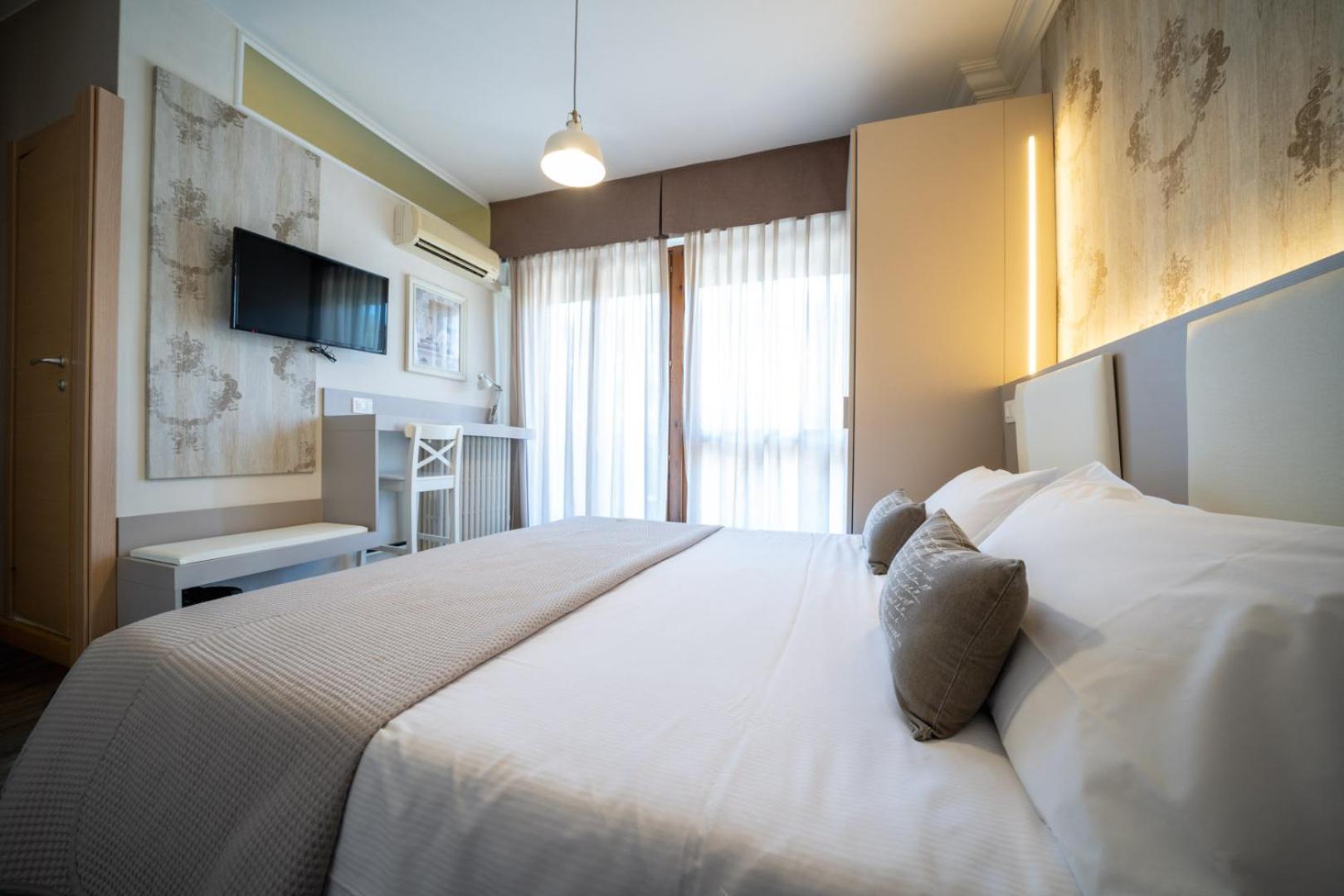 B City Hotel Bardolino Ngoại thất bức ảnh