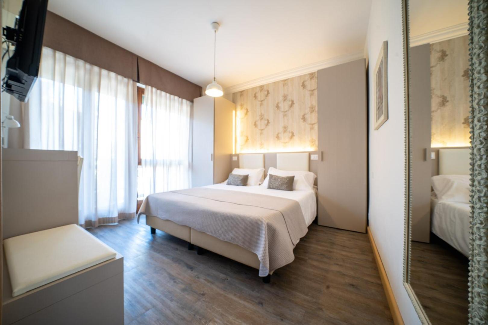 B City Hotel Bardolino Ngoại thất bức ảnh