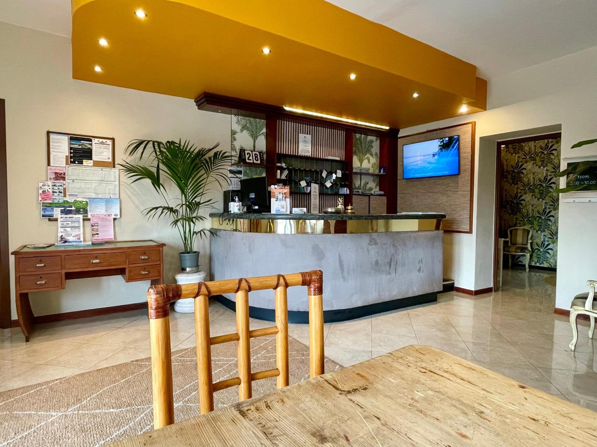 B City Hotel Bardolino Ngoại thất bức ảnh