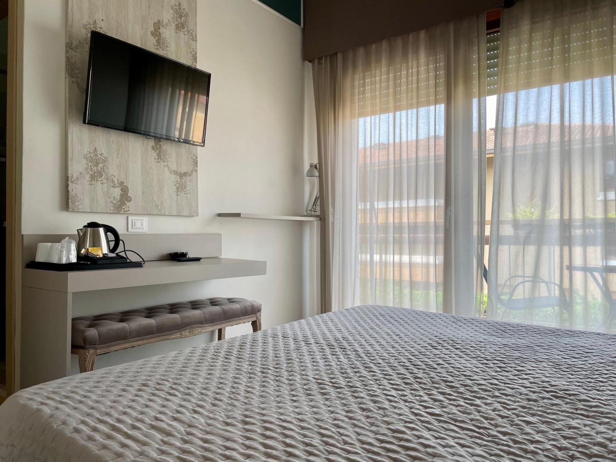 B City Hotel Bardolino Ngoại thất bức ảnh