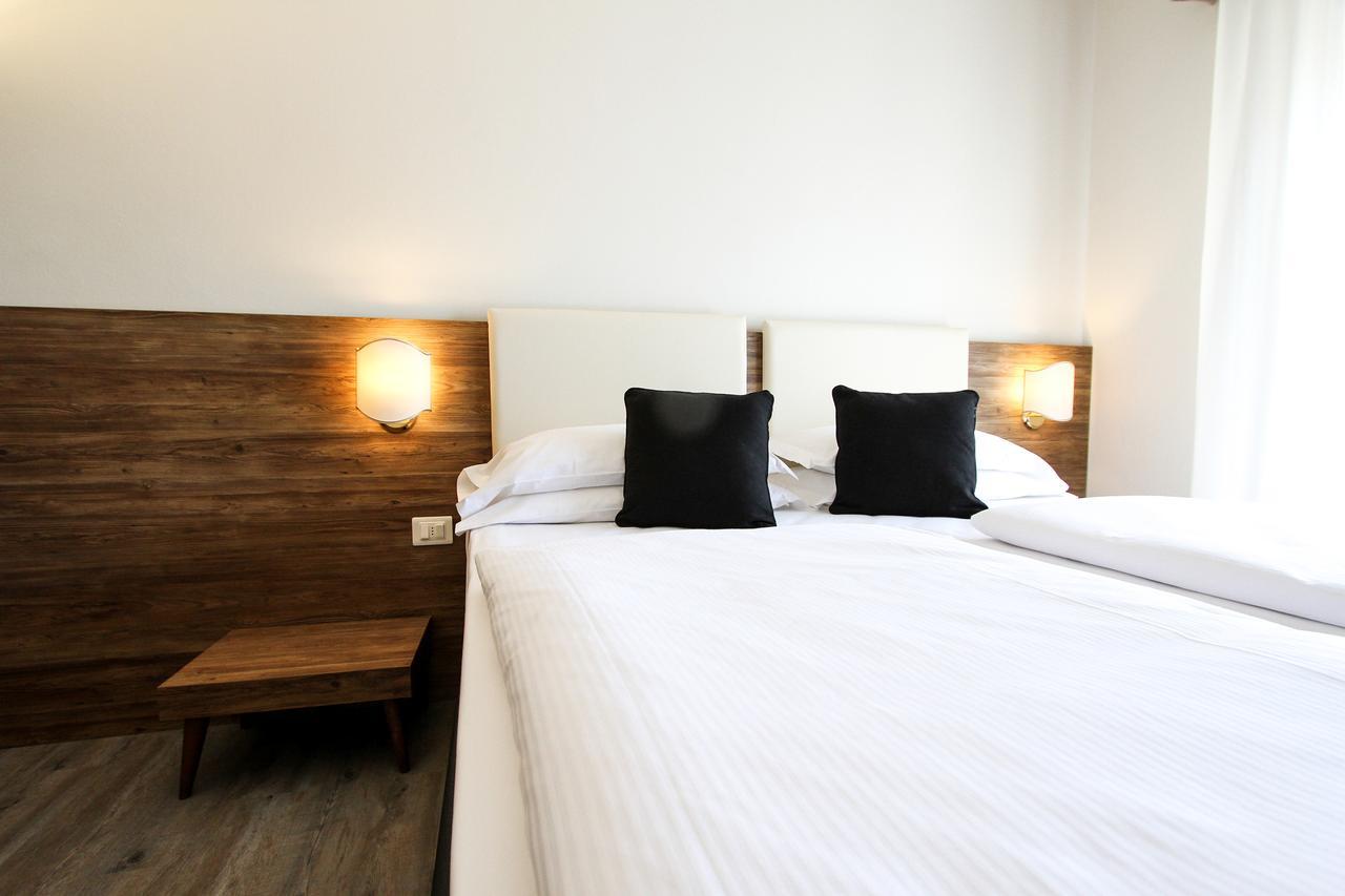 B City Hotel Bardolino Ngoại thất bức ảnh